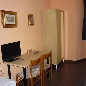 https://affittacamere-andronaco.italymilanhotels.net