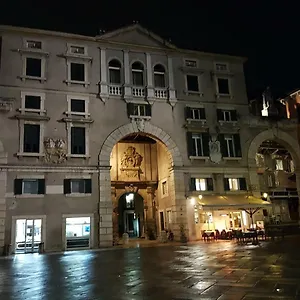 https://casa-francesco-di-luca-paola.hotelinveneto.com